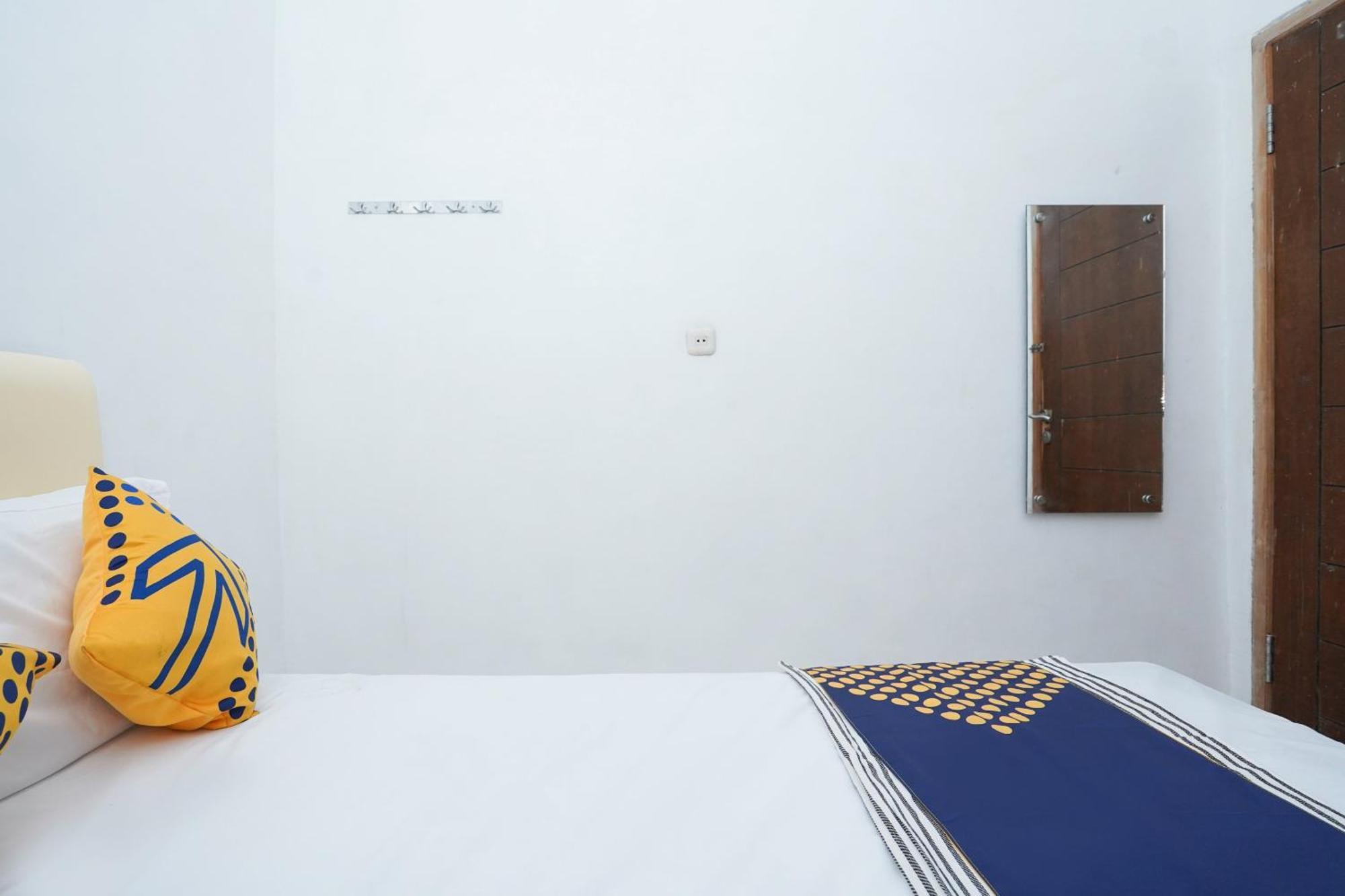 Spot On 2479 Berkah Residence Syariah Gresik Exterior foto