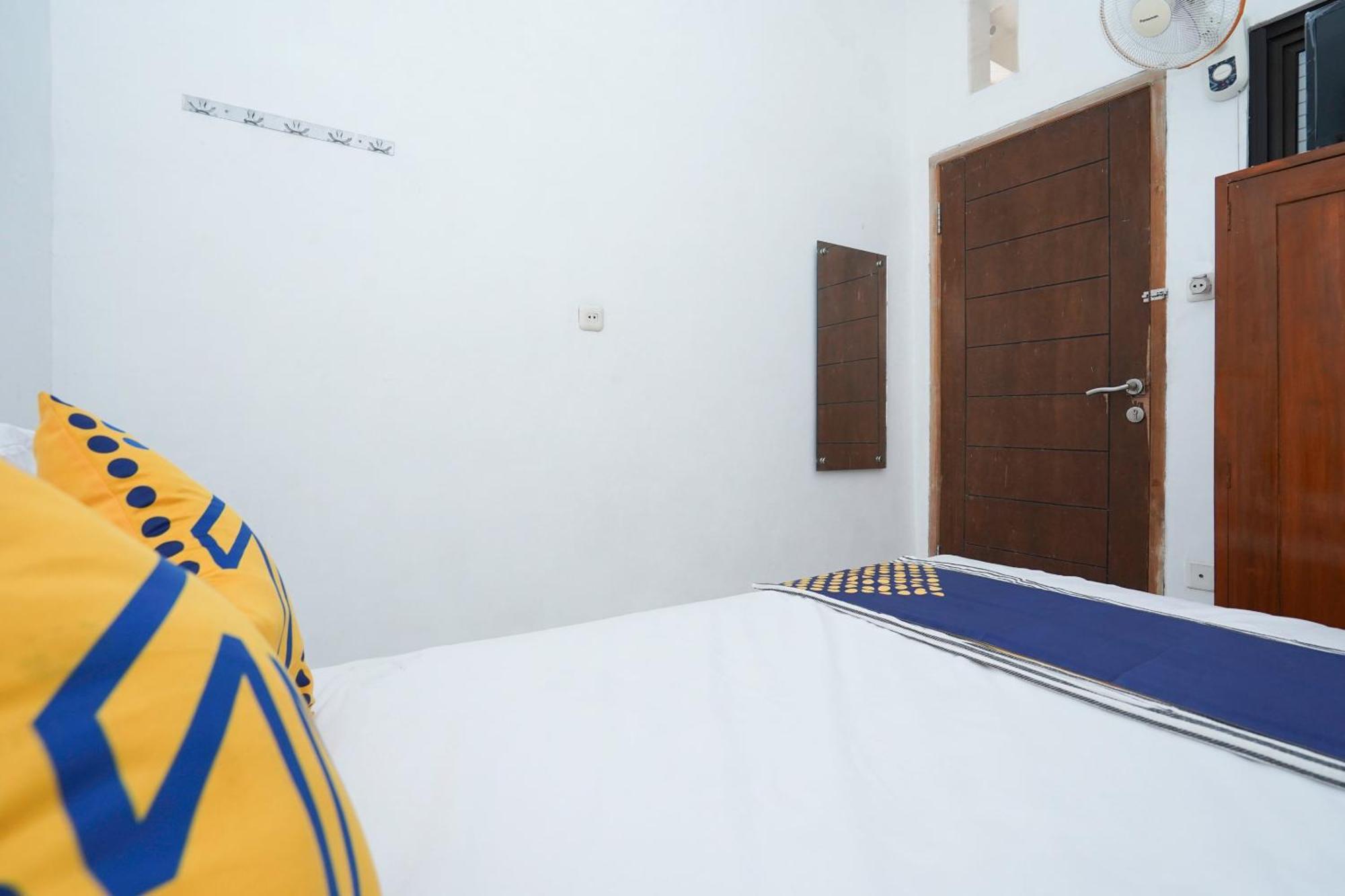 Spot On 2479 Berkah Residence Syariah Gresik Exterior foto