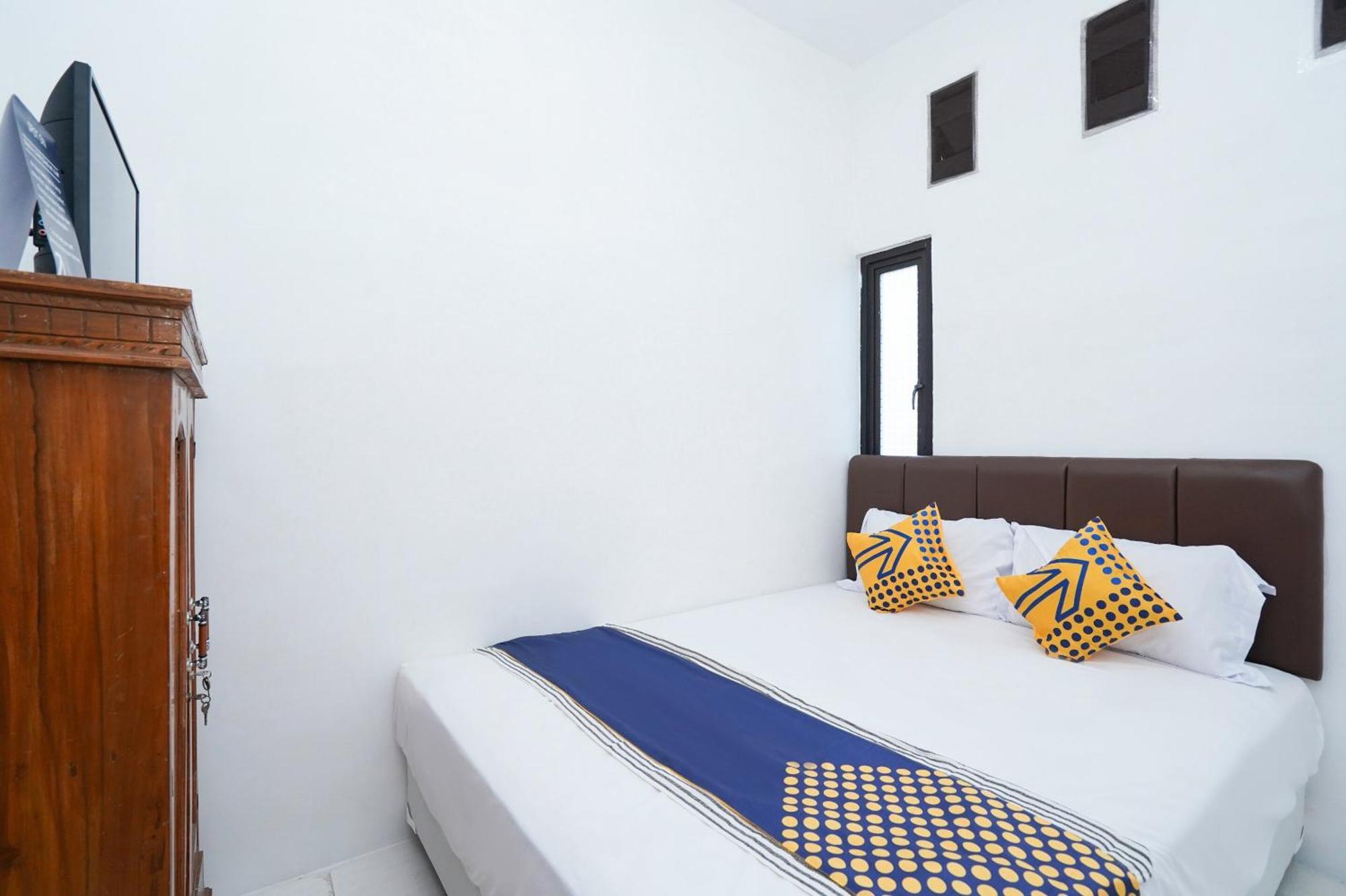 Spot On 2479 Berkah Residence Syariah Gresik Exterior foto