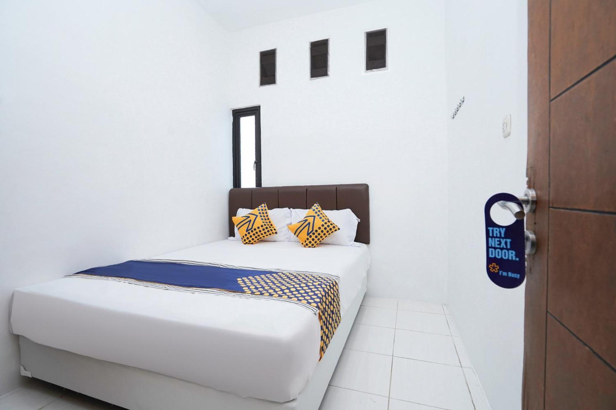 Spot On 2479 Berkah Residence Syariah Gresik Exterior foto
